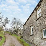 4 Bed In Richmond Oc-g0083 Feetham
