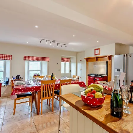 4 Bed In Row G0083 Holiday home Feetham