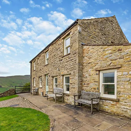 4 Bed In Row G0083 * Feetham
