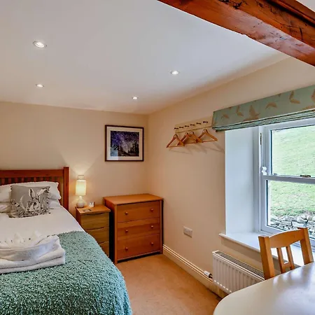 4 Bed In Row G0083 Holiday home