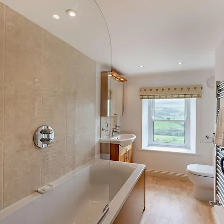 4 Bed In Row G0083 Holiday home