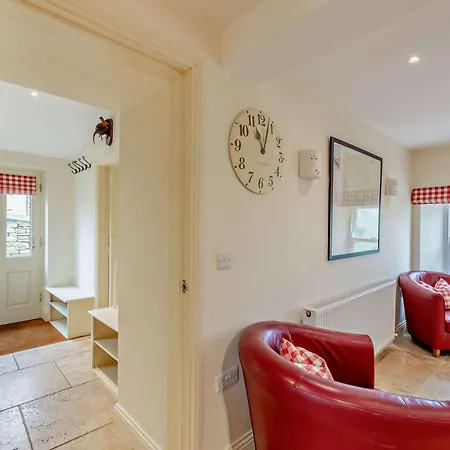 4 Bed In Row G0083 * Feetham
