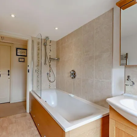 4 Bed In Row G0083 *