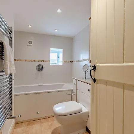 4 Bed In Row G0083 펜션 Feetham