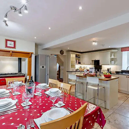 4 Bed In Row G0083 펜션 *