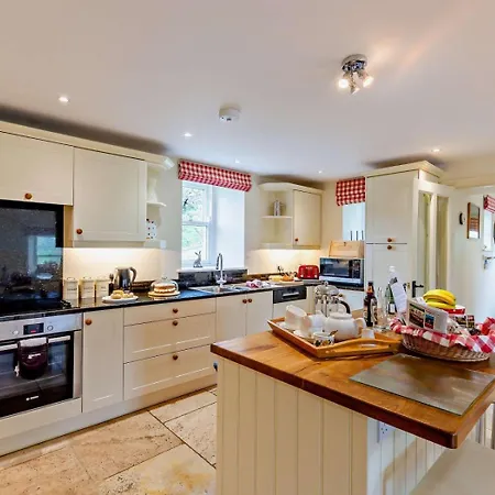 Semesterbostad 4 Bed In Richmond Oc-g0083 Feetham